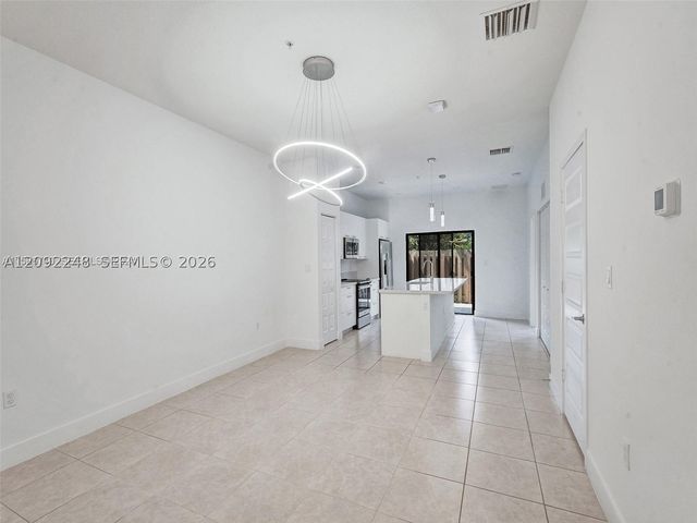 8195 NW 104th Ave 2, Doral, FL 33178
