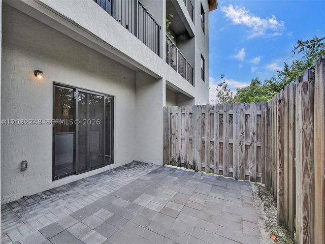 8195 NW 104th Ave 2, Doral, FL 33178