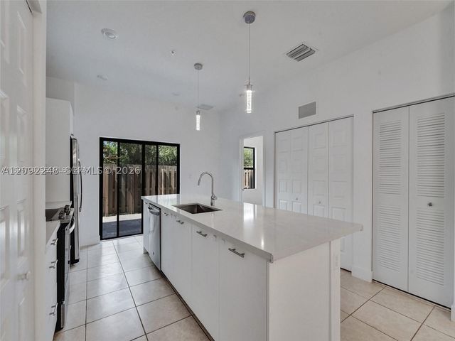 8195 NW 104th Ave 2, Doral, FL 33178