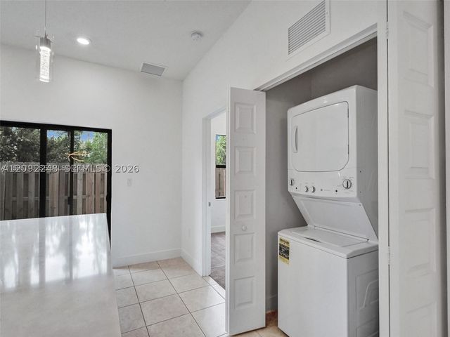 8195 NW 104th Ave 2, Doral, FL 33178