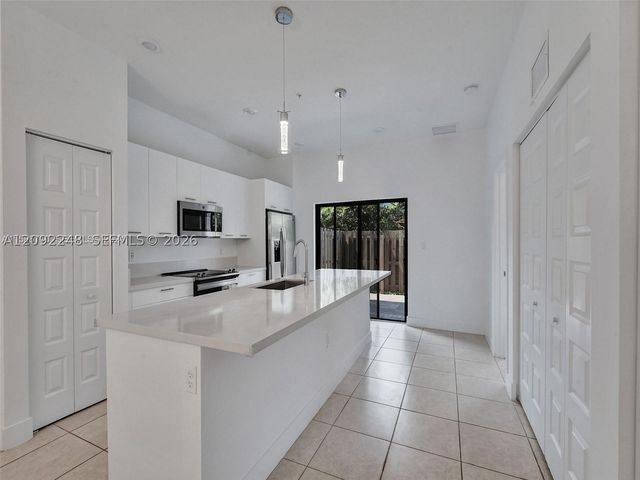 8195 NW 104th Ave 2, Doral, FL 33178