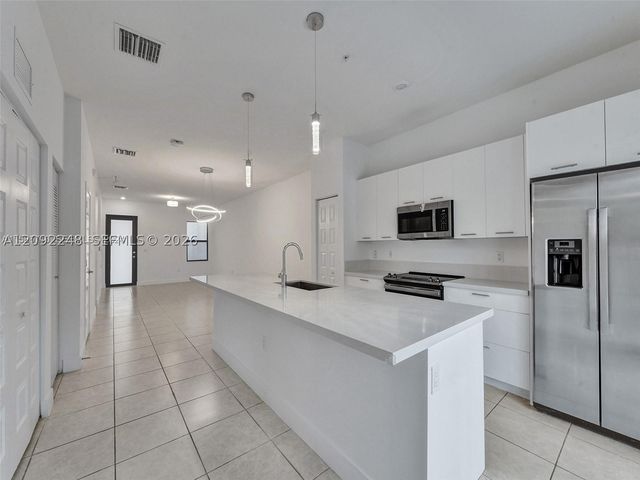 8195 NW 104th Ave 2, Doral, FL 33178