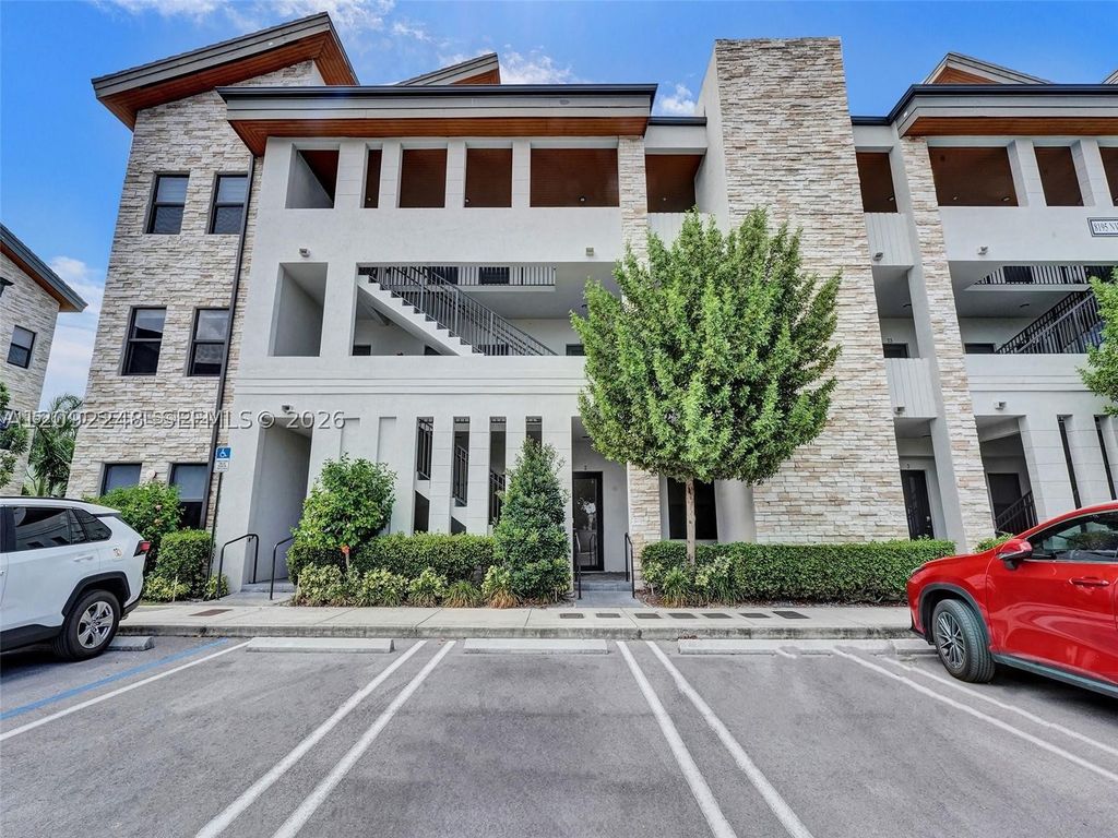 8195 NW 104th Ave 2, Doral, FL 33178