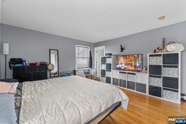 32 Hayward Place, Wallington, NJ 07057