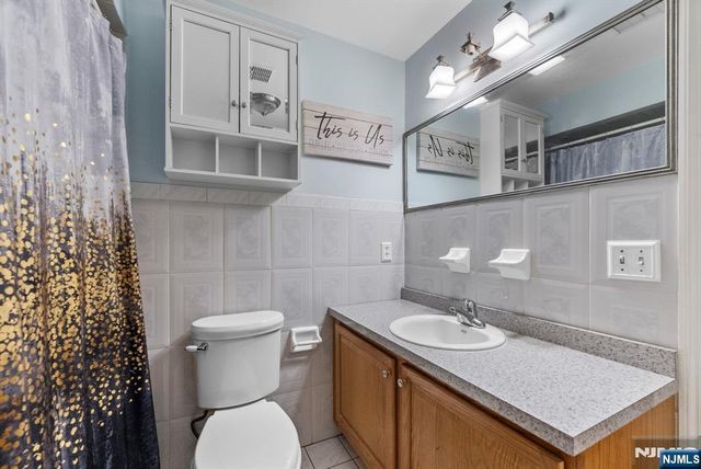 32 Hayward Place, Wallington, NJ 07057