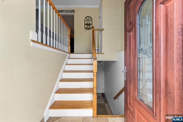 32 Hayward Place, Wallington, NJ 07057