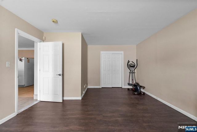 32 Hayward Place, Wallington, NJ 07057