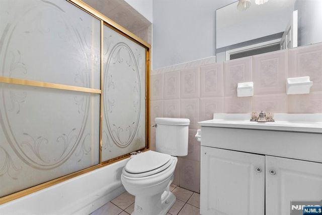 32 Hayward Place, Wallington, NJ 07057