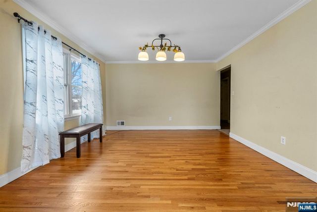 32 Hayward Place, Wallington, NJ 07057