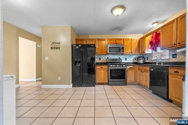 32 Hayward Place, Wallington, NJ 07057