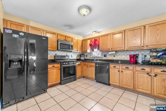 32 Hayward Place, Wallington, NJ 07057