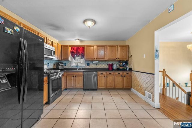 32 Hayward Place, Wallington, NJ 07057