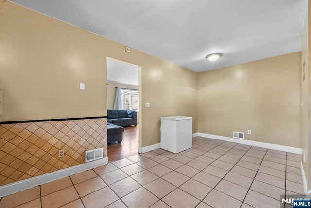 32 Hayward Place, Wallington, NJ 07057