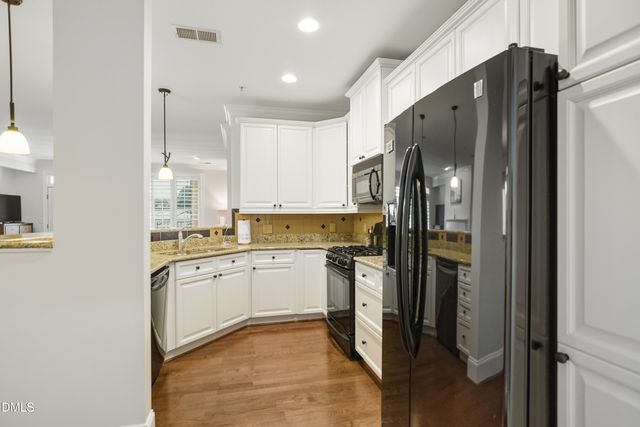 3920 Essex Garden Lane 304, Raleigh, NC 27612