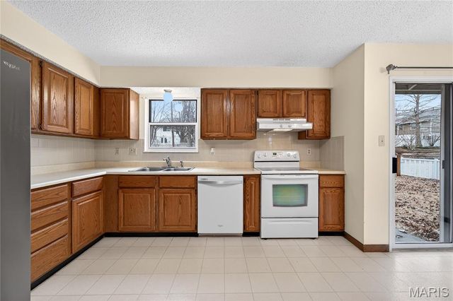 1276 Stephenridge Drive, St Charles, MO 63304