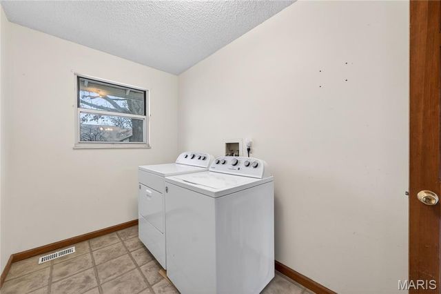 1276 Stephenridge Drive, St Charles, MO 63304