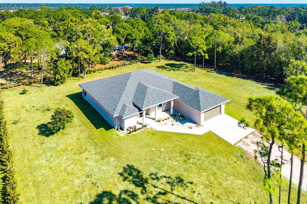 18713 92nd Lane N, Loxahatchee, FL 33470