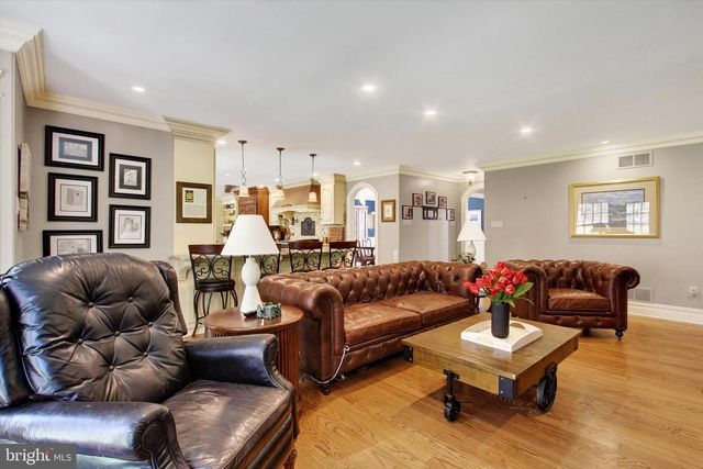 2065 YOUNGS RD, Hanover, PA 17331