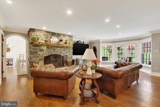 2065 YOUNGS RD, Hanover, PA 17331