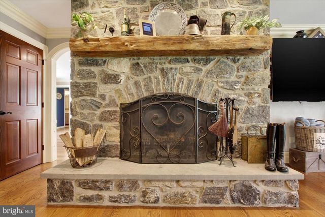 2065 YOUNGS RD, Hanover, PA 17331