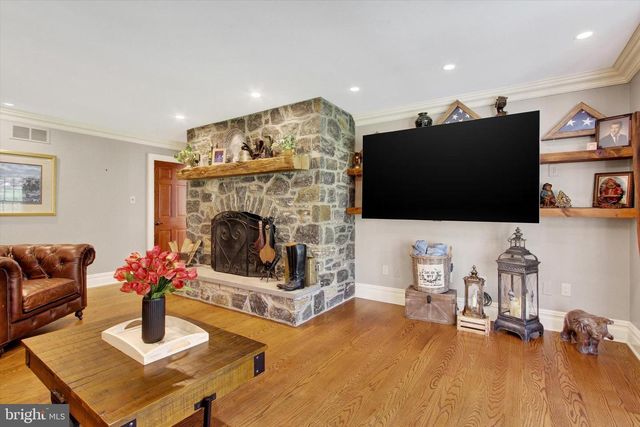 2065 YOUNGS RD, Hanover, PA 17331