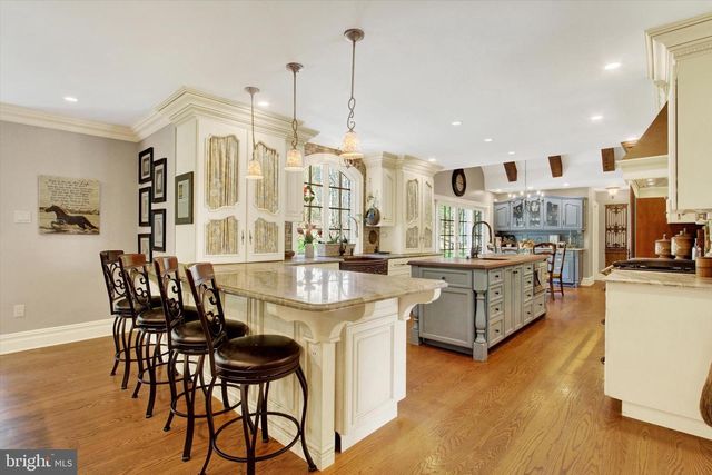 2065 YOUNGS RD, Hanover, PA 17331