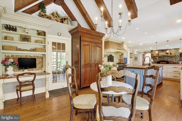 2065 YOUNGS RD, Hanover, PA 17331
