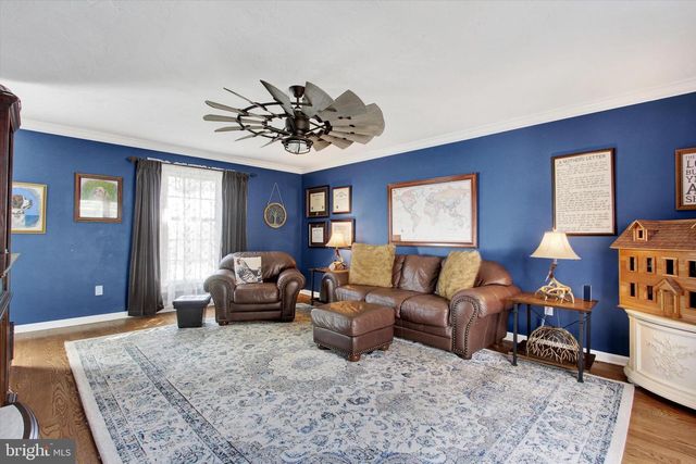 2065 YOUNGS RD, Hanover, PA 17331