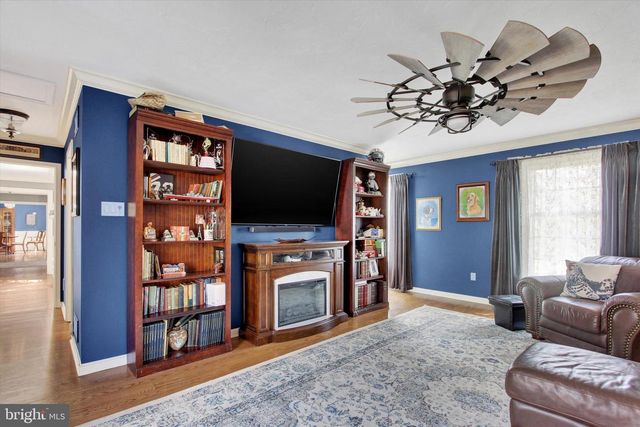 2065 YOUNGS RD, Hanover, PA 17331