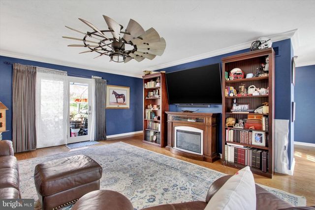 2065 YOUNGS RD, Hanover, PA 17331