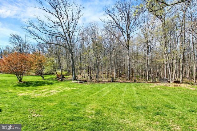 2065 YOUNGS RD, Hanover, PA 17331