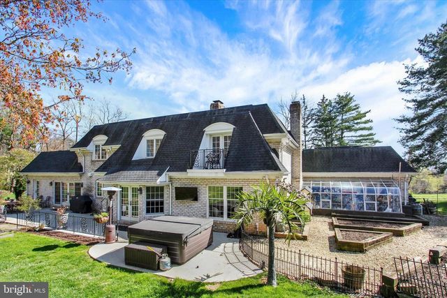 2065 YOUNGS RD, Hanover, PA 17331