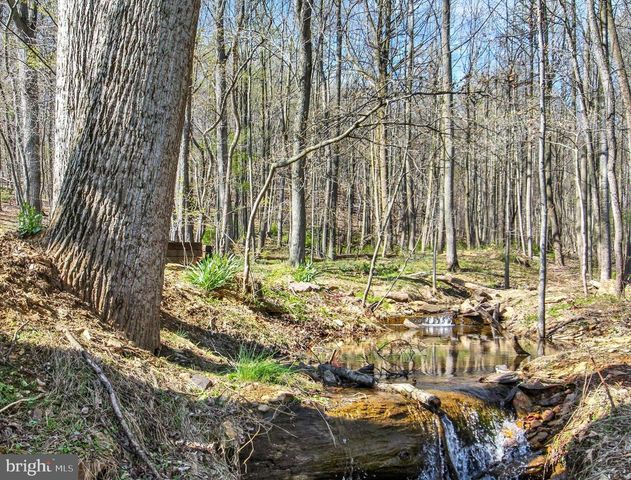 2065 YOUNGS RD, Hanover, PA 17331