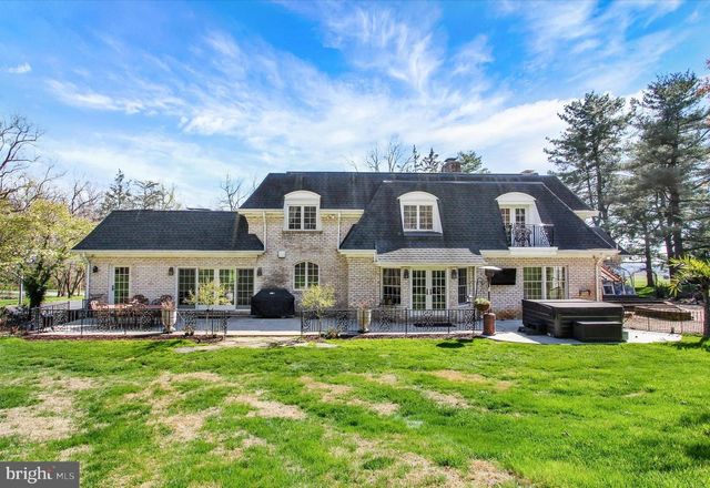 2065 YOUNGS RD, Hanover, PA 17331
