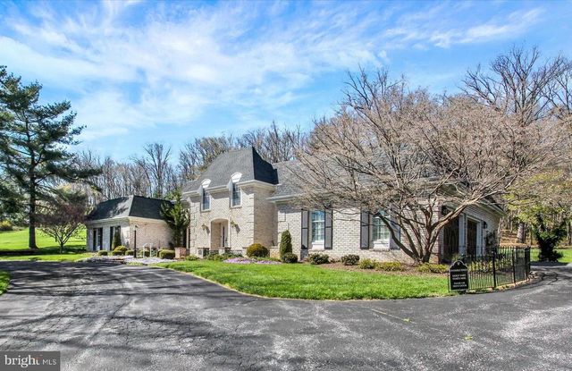 2065 YOUNGS RD, Hanover, PA 17331