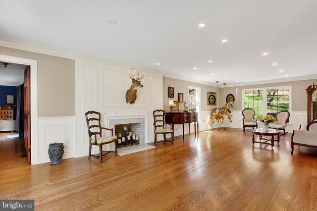 2065 YOUNGS RD, Hanover, PA 17331