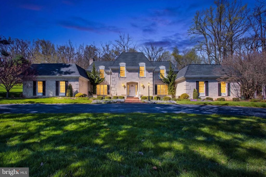 2065 YOUNGS RD, Hanover, PA 17331
