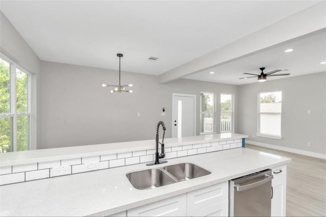 819 E 40th Street A, Houston, TX 77022