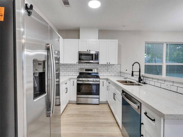 819 E 40th Street A, Houston, TX 77022