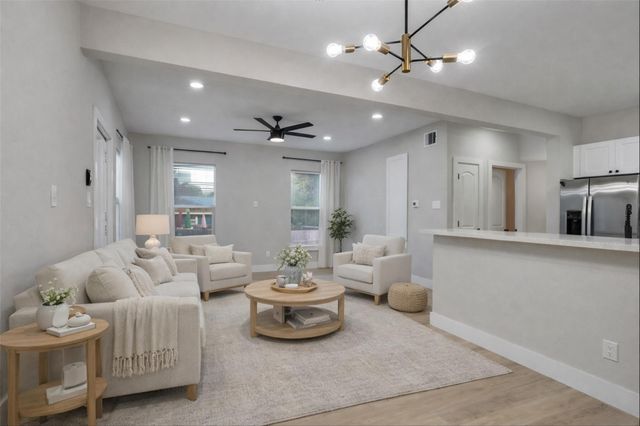 819 E 40th Street A, Houston, TX 77022