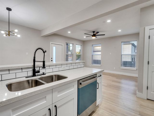 819 E 40th Street A, Houston, TX 77022