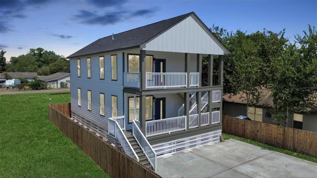 819 E 40th Street A, Houston, TX 77022