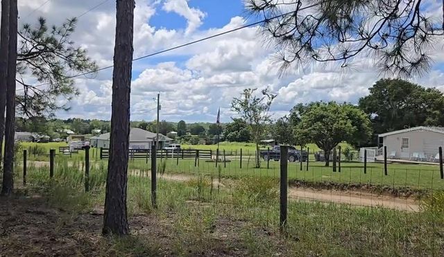 18505 HOLLOWAY LANE, Dade City, FL 33523