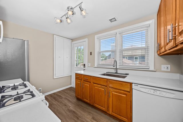 548 Prairie Avenue 2, Downers Grove, IL 60515