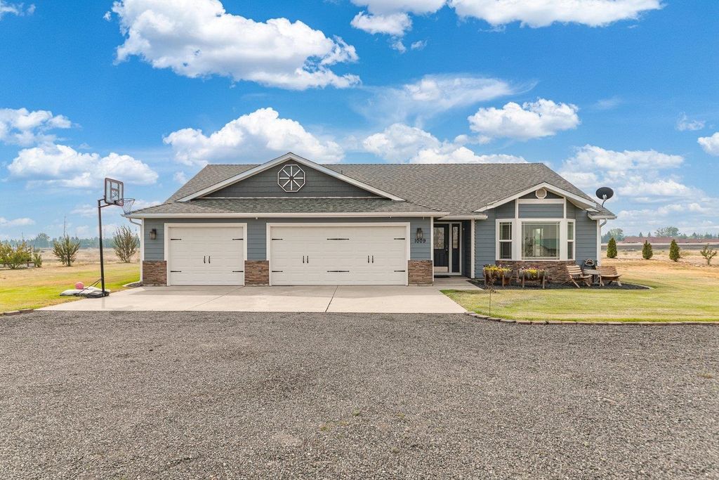 1009 S Bartholomew St, Medical Lake, WA 99022 photo 2