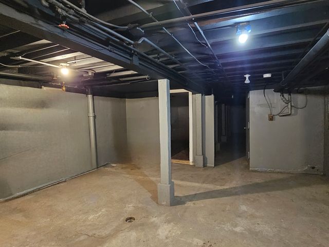 5948 W Diversey Avenue, Chicago, IL 60639