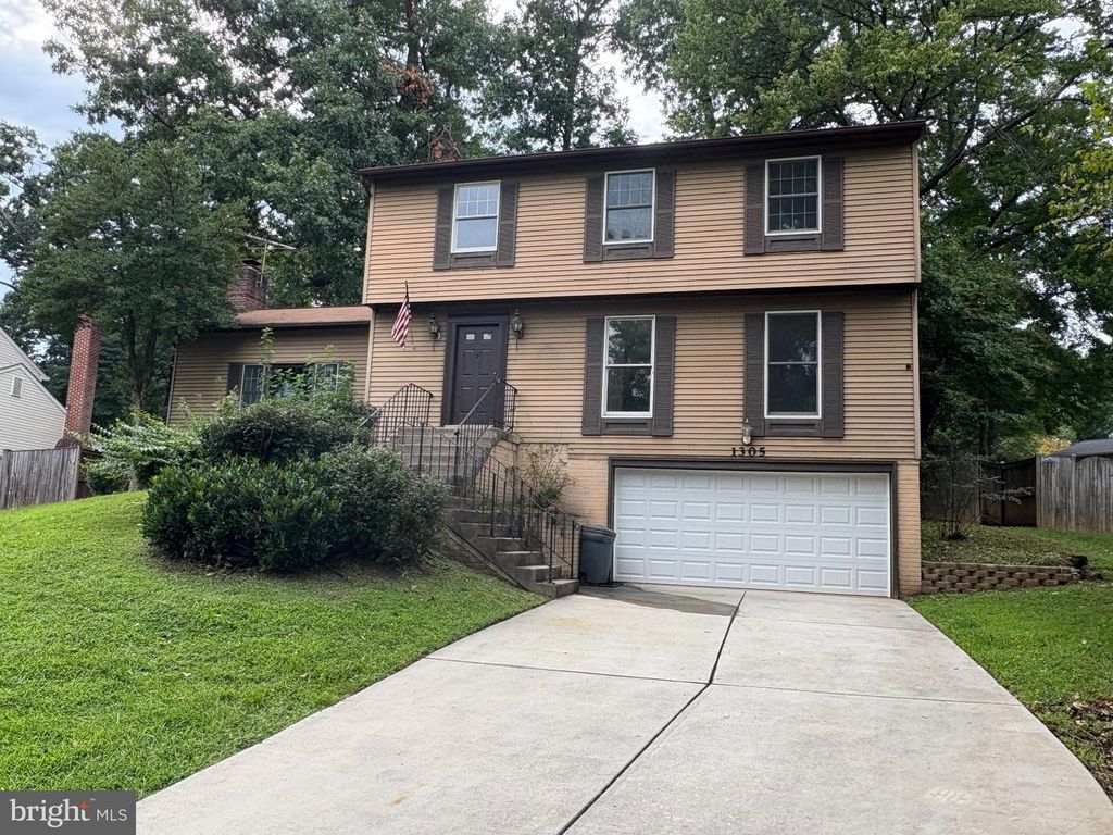1305 GRANT ST, Herndon, VA 20170