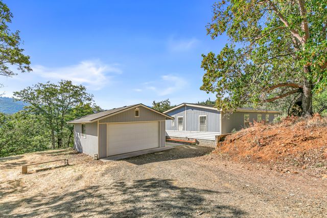 7670 E Antelope Rd Road, Eagle Point, OR 97524
