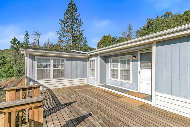 7670 E Antelope Rd Road, Eagle Point, OR 97524