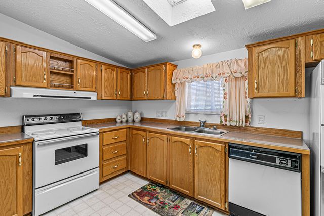 7670 E Antelope Rd Road, Eagle Point, OR 97524
